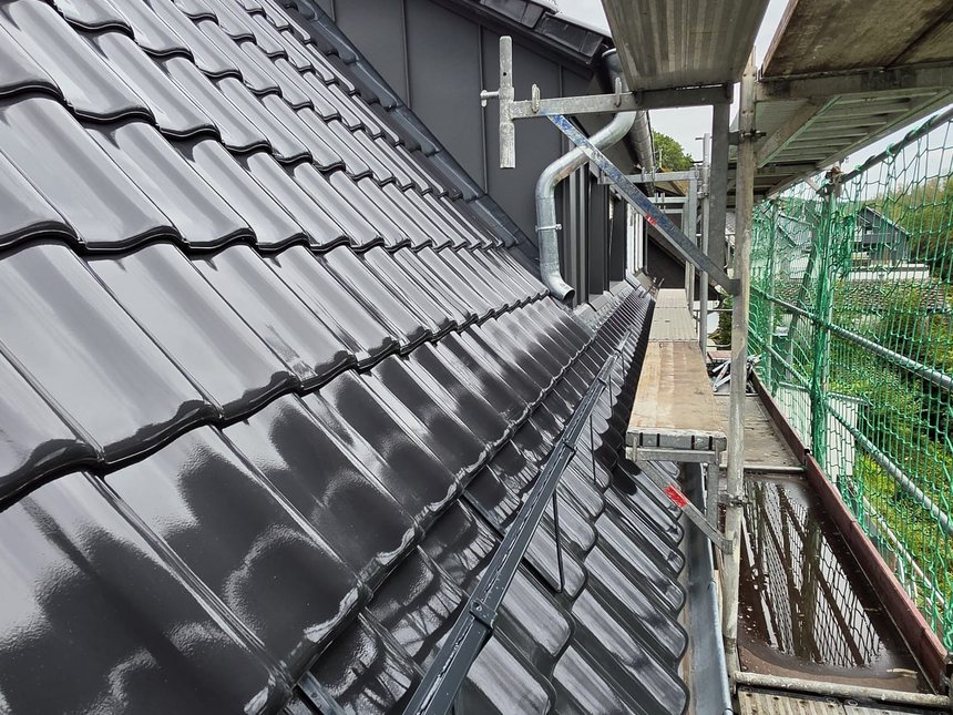 Eaves with gutter and standing-seam gable